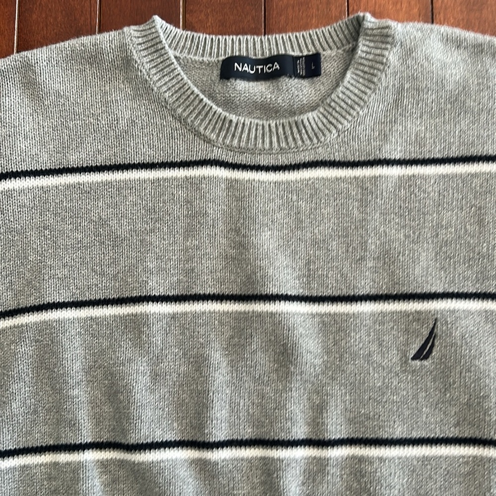 Nautica Men’s Crew Neck Light Gray Stripe Sweater Size Large - Picture 2 of 7